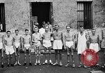 Standbild US Navy Befreite Kriegsgefangene in Philippinen Bilibid Philippinen, 1945, aus Sekunde 32 historischem Filmmaterial Videoclip 65675053383