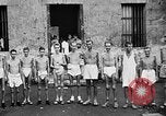 Standbild US Navy Befreite Kriegsgefangene in Philippinen Bilibid Philippinen, 1945, aus Sekunde 33 historischem Filmmaterial Videoclip 65675053383