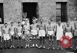 Standbild US Navy Befreite Kriegsgefangene in Philippinen Bilibid Philippinen, 1945, aus Sekunde 34 historischem Filmmaterial Videoclip 65675053383