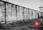 Standbild US Navy Befreite Kriegsgefangene in Philippinen Bilibid Philippinen, 1945, aus Sekunde 35 historischem Filmmaterial Videoclip 65675053383