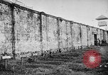 Standbild US Navy Befreite Kriegsgefangene in Philippinen Bilibid Philippinen, 1945, aus Sekunde 37 historischem Filmmaterial Videoclip 65675053383