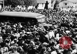 Standbild US Navy Befreite Kriegsgefangene in Philippinen Bilibid Philippinen, 1945, aus Sekunde 50 historischem Filmmaterial Videoclip 65675053383