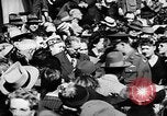 Standbild US Navy Befreite Kriegsgefangene in Philippinen Bilibid Philippinen, 1945, aus Sekunde 60 historischem Filmmaterial Videoclip 65675053383