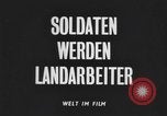 Standbild Deutsche Soldaten demobilisiert nach Übergabe Deutschland, 1945, aus Sekunde 5 historischem Filmmaterial Videoclip 65675053400