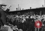 Standbild Deutsche Soldaten demobilisiert nach Übergabe Deutschland, 1945, aus Sekunde 46 historischem Filmmaterial Videoclip 65675053400