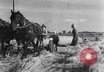 Standbild Deutsche Soldaten demobilisiert nach Übergabe Deutschland, 1945, aus Sekunde 54 historischem Filmmaterial Videoclip 65675053400