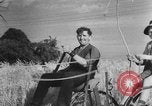 Standbild Deutsche Soldaten demobilisiert nach Übergabe Deutschland, 1945, aus Sekunde 56 historischem Filmmaterial Videoclip 65675053400