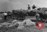 Standbild Deutsche Soldaten demobilisiert nach Übergabe Deutschland, 1945, aus Sekunde 59 historischem Filmmaterial Videoclip 65675053400