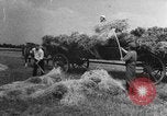 Standbild Deutsche Soldaten demobilisiert nach Übergabe Deutschland, 1945, aus Sekunde 61 historischem Filmmaterial Videoclip 65675053400