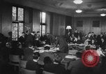Standbild Konferenz London England Vereinigtes Königreich, 1945, aus Sekunde 13 historischem Filmmaterial Videoclip 65675053401