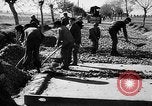 Standbild Straßenbau Deutschland, 1939, aus Sekunde 14 historischem Filmmaterial Videoclip 65675053411