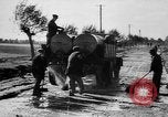 Standbild Straßenbau Deutschland, 1939, aus Sekunde 28 historischem Filmmaterial Videoclip 65675053411