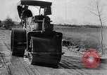 Standbild Straßenbau Deutschland, 1939, aus Sekunde 30 historischem Filmmaterial Videoclip 65675053411