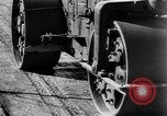 Standbild Straßenbau Deutschland, 1939, aus Sekunde 35 historischem Filmmaterial Videoclip 65675053411