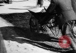 Standbild Straßenbau Deutschland, 1939, aus Sekunde 61 historischem Filmmaterial Videoclip 65675053411