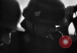 Standbild deutsche Soldaten im Englischen Kanal, 1941, aus Sekunde 17 historischem Filmmaterial Videoclip 65675053413