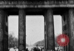 Standbild Adolf Hitler 55 Geburtstag Berlin Deutschland, 1944, aus Sekunde 14 historischem Filmmaterial Videoclip 65675053415