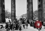 Standbild Adolf Hitler 55 Geburtstag Berlin Deutschland, 1944, aus Sekunde 15 historischem Filmmaterial Videoclip 65675053415