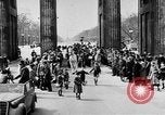 Standbild Adolf Hitler 55 Geburtstag Berlin Deutschland, 1944, aus Sekunde 16 historischem Filmmaterial Videoclip 65675053415