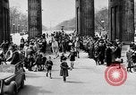 Standbild Adolf Hitler 55 Geburtstag Berlin Deutschland, 1944, aus Sekunde 17 historischem Filmmaterial Videoclip 65675053415