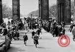 Standbild Adolf Hitler 55 Geburtstag Berlin Deutschland, 1944, aus Sekunde 18 historischem Filmmaterial Videoclip 65675053415