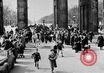 Standbild Adolf Hitler 55 Geburtstag Berlin Deutschland, 1944, aus Sekunde 19 historischem Filmmaterial Videoclip 65675053415