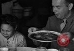 Image des soldats américains dîner avec les enfants chinois Chine, 1943, de la seconde 31 séquences d'archives historiques vidéo 65675053427