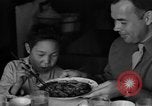 Image des soldats américains dîner avec les enfants chinois Chine, 1943, de la seconde 37 séquences d'archives historiques vidéo 65675053427