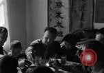Image des soldats américains dîner avec les enfants chinois Chine, 1943, de la seconde 54 séquences d'archives historiques vidéo 65675053427