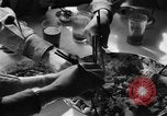 Image des soldats américains dîner avec les enfants chinois Chine, 1943, de la seconde 58 séquences d'archives historiques vidéo 65675053427