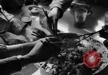 Image des soldats américains dîner avec les enfants chinois Chine, 1943, de la seconde 59 séquences d'archives historiques vidéo 65675053427
