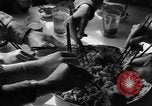 Image des soldats américains dîner avec les enfants chinois Chine, 1943, de la seconde 60 séquences d'archives historiques vidéo 65675053427