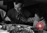 Standbild US-Armee Soldaten mit chinesischen Kinder China, 1943, aus Sekunde 34 historischem Filmmaterial Videoclip 65675053428