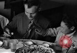 Standbild US-Armee Soldaten mit chinesischen Kinder China, 1943, aus Sekunde 36 historischem Filmmaterial Videoclip 65675053428