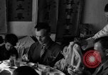 Standbild US-Armee Soldaten mit chinesischen Kinder China, 1943, aus Sekunde 41 historischem Filmmaterial Videoclip 65675053428