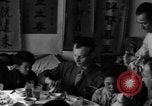Standbild US-Armee Soldaten mit chinesischen Kinder China, 1943, aus Sekunde 42 historischem Filmmaterial Videoclip 65675053428