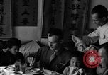 Standbild US-Armee Soldaten mit chinesischen Kinder China, 1943, aus Sekunde 43 historischem Filmmaterial Videoclip 65675053428
