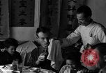 Standbild US-Armee Soldaten mit chinesischen Kinder China, 1943, aus Sekunde 44 historischem Filmmaterial Videoclip 65675053428