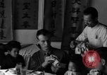 Standbild US-Armee Soldaten mit chinesischen Kinder China, 1943, aus Sekunde 45 historischem Filmmaterial Videoclip 65675053428