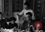 Standbild US-Armee Soldaten mit chinesischen Kinder China, 1943, aus Sekunde 47 historischem Filmmaterial Videoclip 65675053428