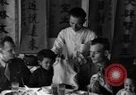 Standbild US-Armee Soldaten mit chinesischen Kinder China, 1943, aus Sekunde 48 historischem Filmmaterial Videoclip 65675053428