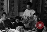 Standbild US-Armee Soldaten mit chinesischen Kinder China, 1943, aus Sekunde 49 historischem Filmmaterial Videoclip 65675053428