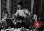 Standbild US-Armee Soldaten mit chinesischen Kinder China, 1943, aus Sekunde 50 historischem Filmmaterial Videoclip 65675053428