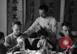 Standbild US-Armee Soldaten mit chinesischen Kinder China, 1943, aus Sekunde 51 historischem Filmmaterial Videoclip 65675053428