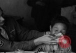 Standbild US-Armee Soldaten mit chinesischen Kinder China, 1943, aus Sekunde 62 historischem Filmmaterial Videoclip 65675053428