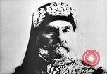 Image Funérailles de Ahmad II ibn Ali la Tunisie en Afrique du Nord, 1942, de la seconde 13 séquences d'archives historiques vidéo 65675053434