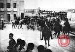 Image Funérailles de Ahmad II ibn Ali la Tunisie en Afrique du Nord, 1942, de la seconde 15 séquences d'archives historiques vidéo 65675053434