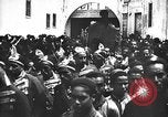Image Funérailles de Ahmad II ibn Ali la Tunisie en Afrique du Nord, 1942, de la seconde 34 séquences d'archives historiques vidéo 65675053434