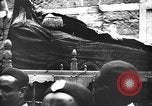 Image Funérailles de Ahmad II ibn Ali la Tunisie en Afrique du Nord, 1942, de la seconde 45 séquences d'archives historiques vidéo 65675053434