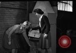 Immagine di Non fumogeno carbone forno United States USA, 1943, secondo 6 filmato di repertorio 65675053439
